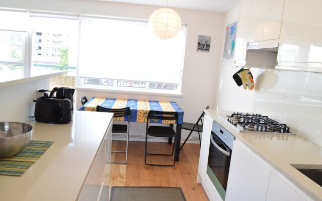 2 Bedroom Apartment With Terrace in West Kensington