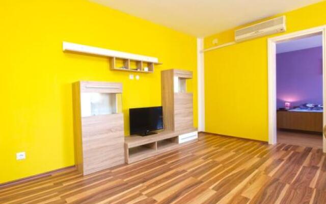 Apartment with pool 1138