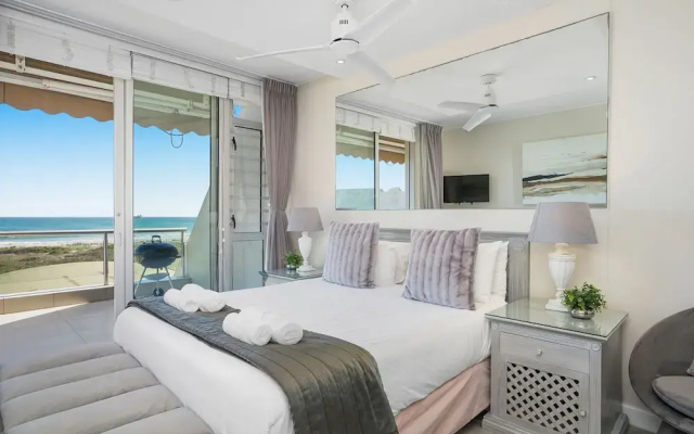 Dolphin Beach H106