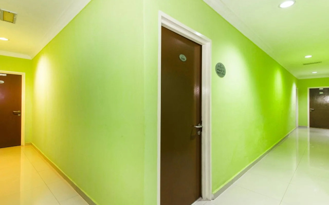 OYO 443 Crystal City Hotel