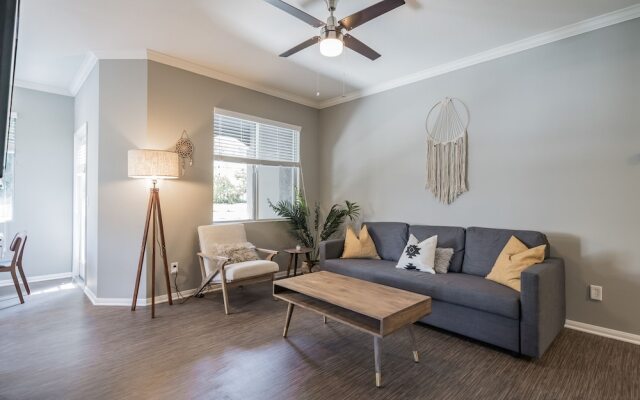 The Luxe Suites of Oceanside with Pool & Gym