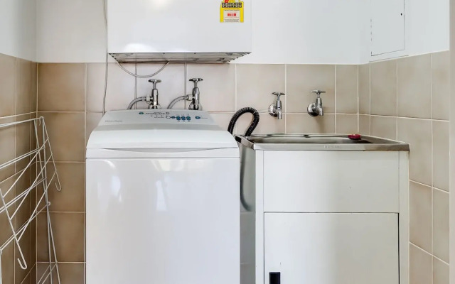 Central Hillcrest Apartment Hotel