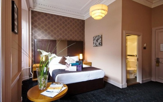 Ewington Hotel