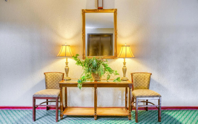 OYO Townhouse Tulsa Woodland Hills