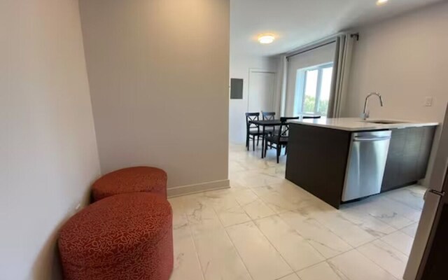 2001 Av. Beaconsfield