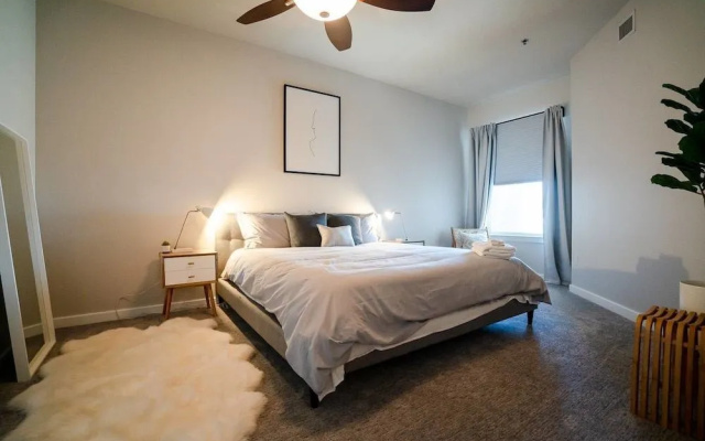 Elegance & Elevation: Mile High Condo in Highland
