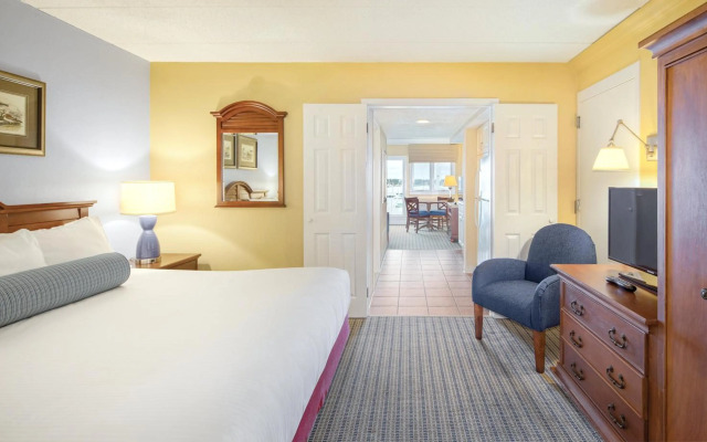 Club Wyndham Inn on Long Wharf