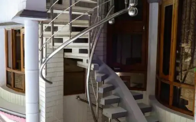Unique House by OYO Rooms