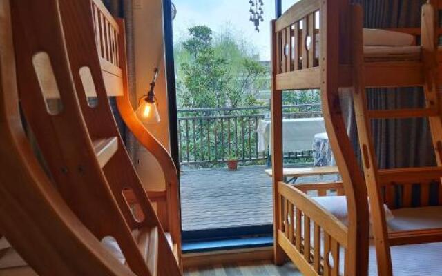 Deqing Qianxi Nianba Youth Hostel