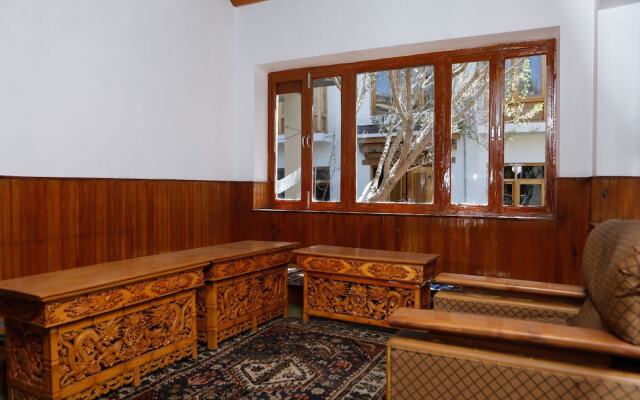 OYO 11490 Hotel Royal Hill