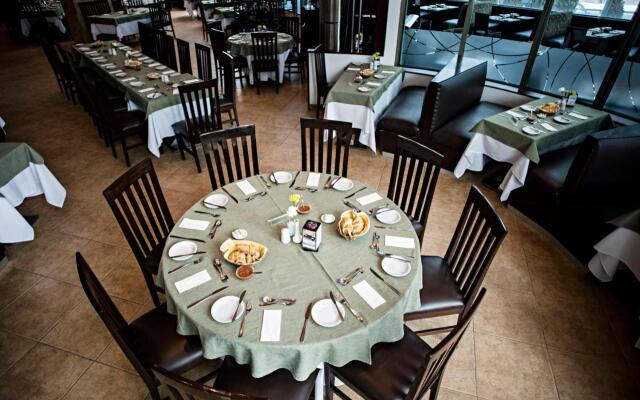 Suites Camino Real