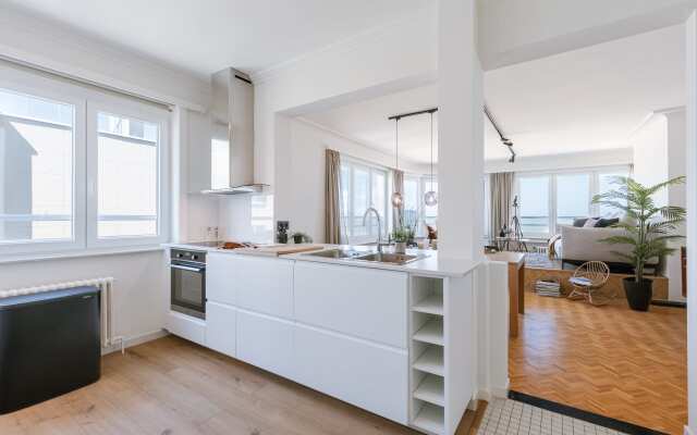 Frontal Seaview Apartment in Ostend