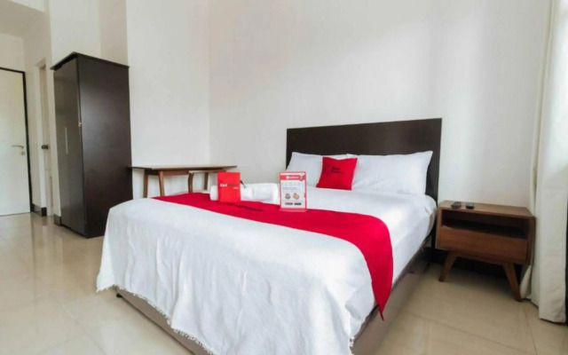 RedDoorz Plus @ Banawe Quezon City Weekly Stay