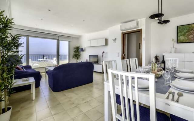 Apartment 4 Bedrooms With Wifi And Sea Views 105010