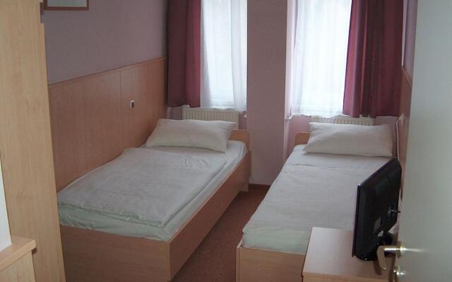 D-Hotel