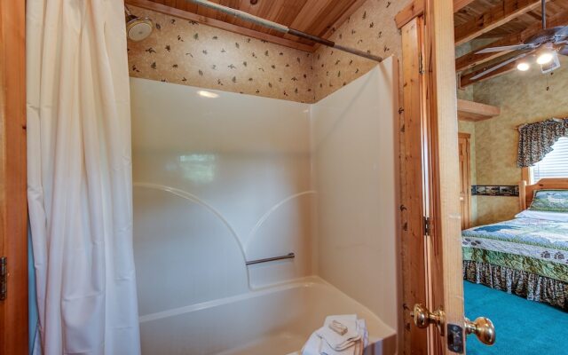 Douglas Lake Hilltop Hideaway
