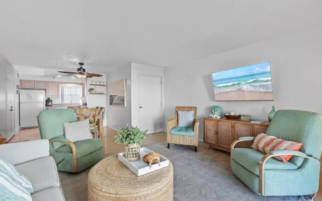 Colony Beach Club 121