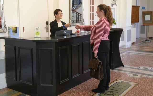 Domaine des Cèdres : Logis Hôtel, Résidence, Gîtes et Insolites