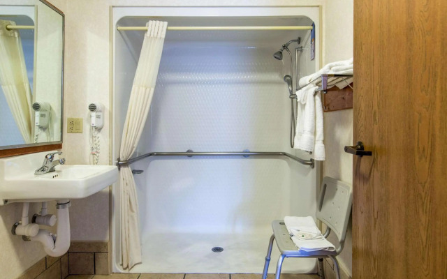 Quality Inn & Suites University