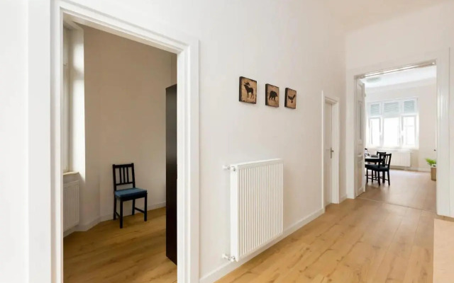 Kresz Geza 29 Westend Station 2 Bedrooms+Living AC