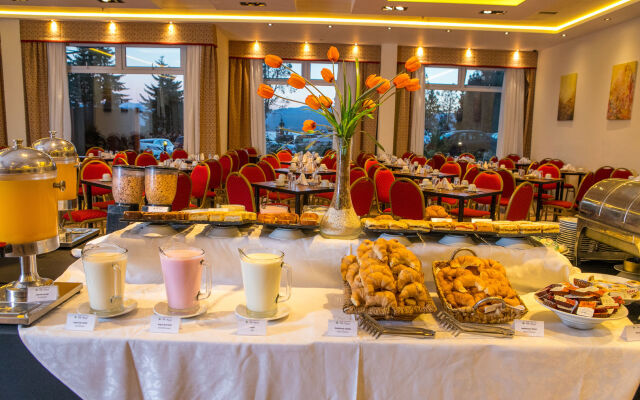 Huinid Pioneros Hotel
