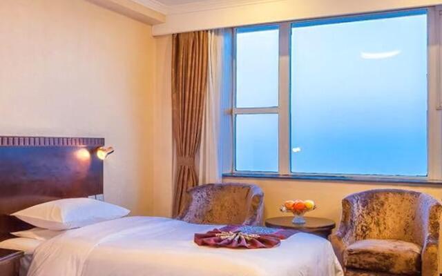 Yantai Celebrity Hotel