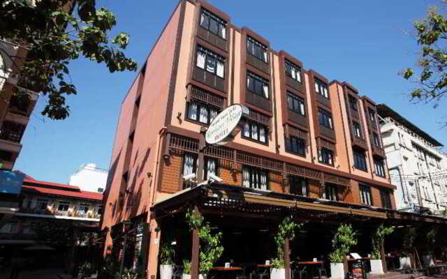 Rambuttri Village Inn & Plaza