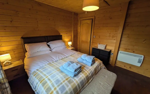Rustic Lodge Retreat at Riverview Holiday Park