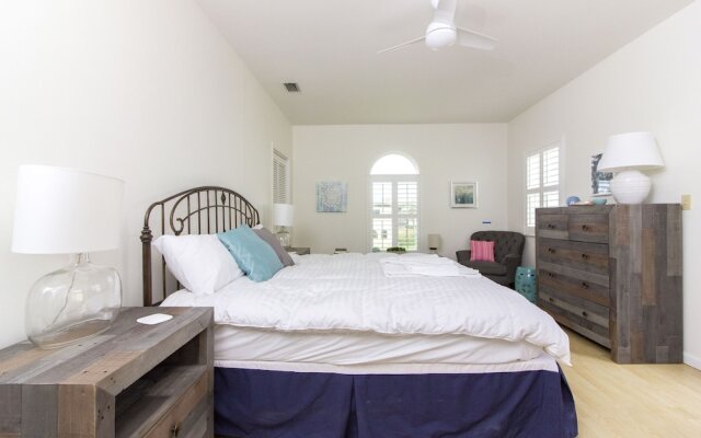 Seaside Bungalow by Vtrips