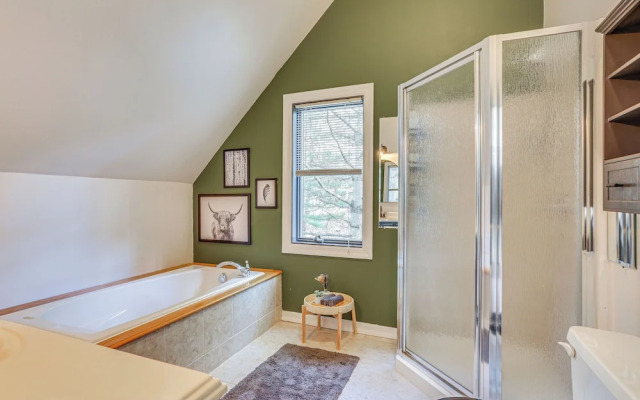 Secluded Kerhonkson Retreat With Deck + Views!