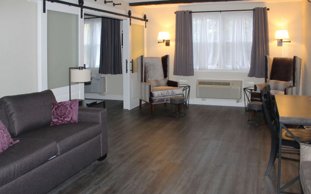 The Century House Latham - North Albany, an Ascend Collection Hotel