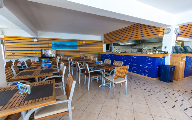 Splendid Golden Rocks Resort