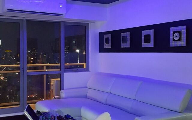 Lower Penthouse Unit in Acqua Residences