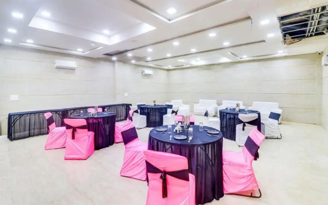 Collection O 701138 Hotel Golden Grand