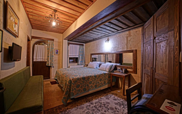 Jerveni Cave Hotel
