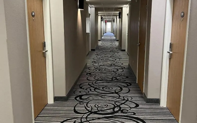 Okoboji Inn & Suites