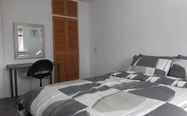 Beautiful 1-bed House by Manchester City Stadium