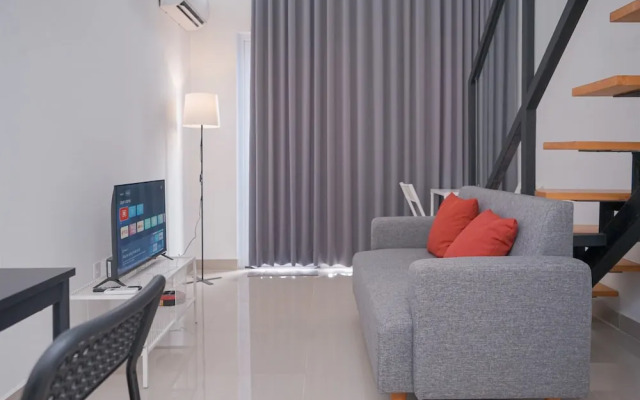 Spacious And Homey Studio Loft At Kingland Avenue Apartment