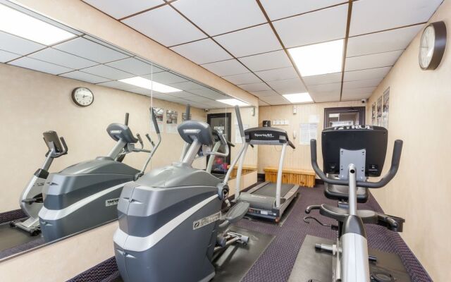 Ramada By Wyndham Newburgh/West Point