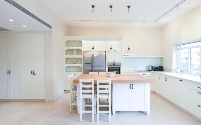 Spacious 2BR in Ben Gurion blvd by HolyGuest