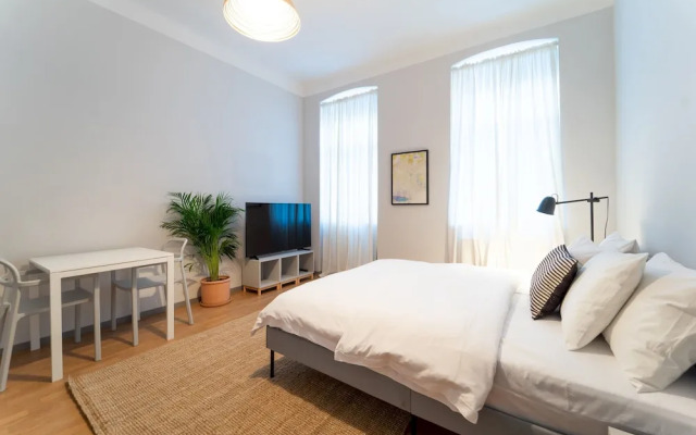 Beautiful Studio Close to the City Center