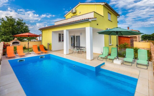 Beautiful Home in Valbandon With Wifi and 4 Bedrooms