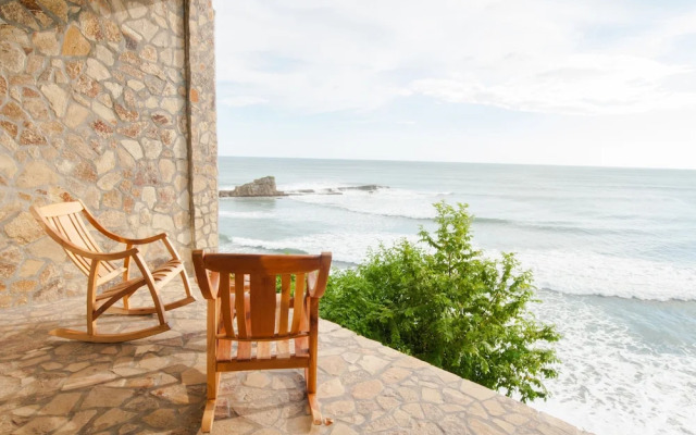 Magnific Rock - Surf Resort & Yoga Retreat Nicaragua - Hostel