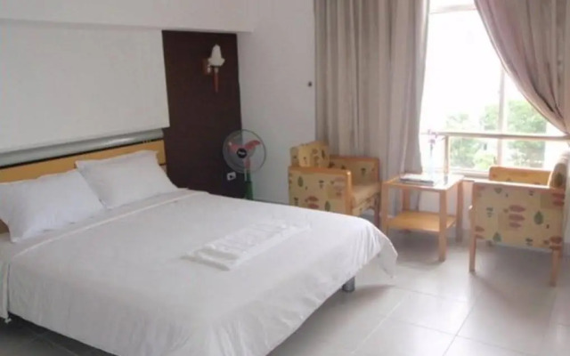 Green Hotel District 7