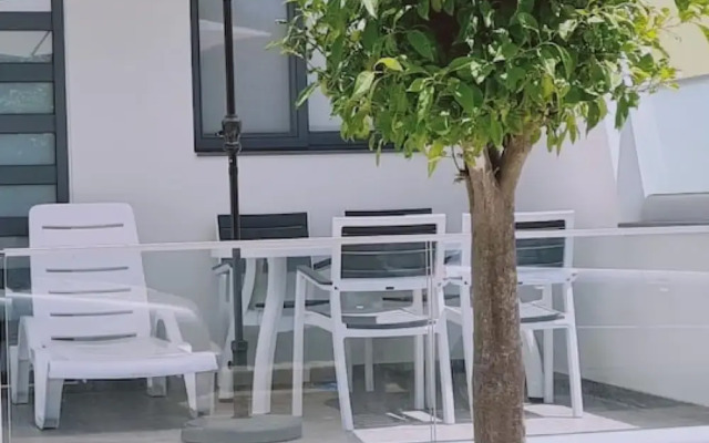 14 AN - 113 Nissi Twins Apartment