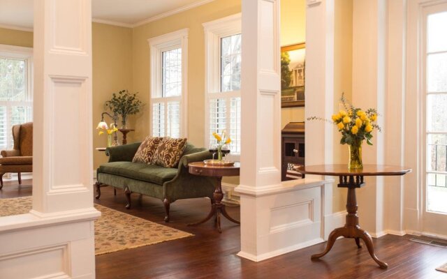 Steeles Tavern Manor