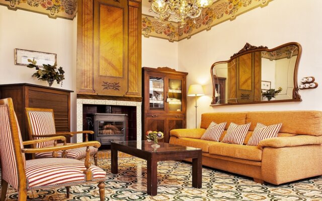 Typical Valencian House. Modernist Style. Recommended for Families