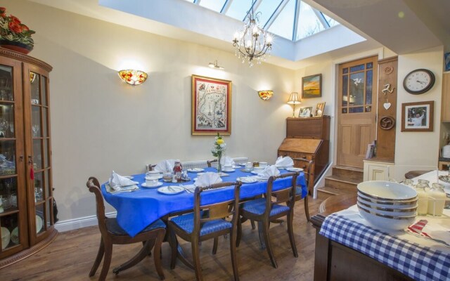 Albany House Bed And Breakfast