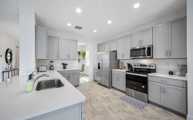 New-6br Discovilla- Sleeps16 Heated Pool & More