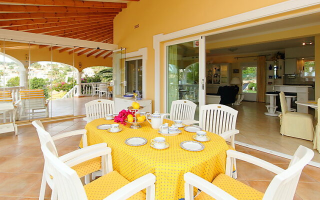 Villa Bombilla